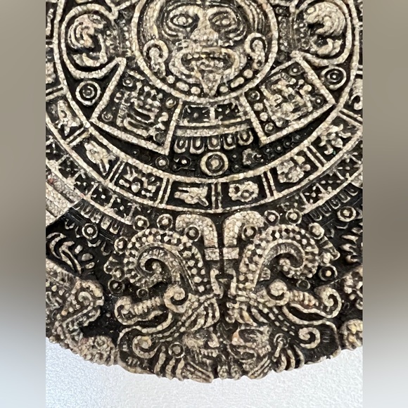 Disney Park - Aztec Solar Sun Inlay Stones Calendar Plaque Maya Inca Sculpture - Picture 6 of 7
